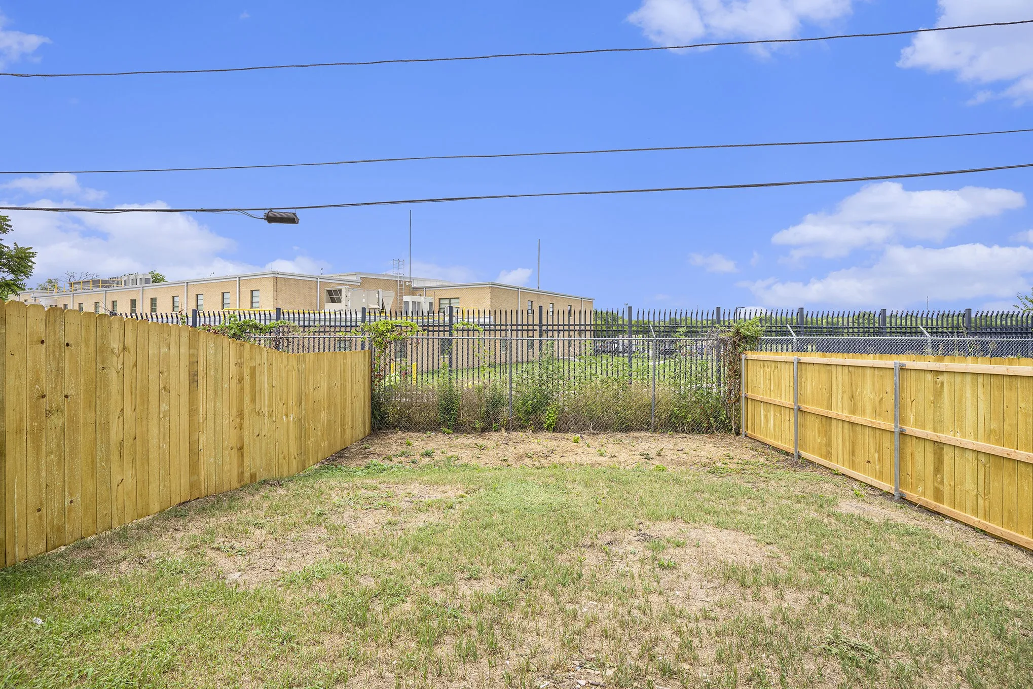 Duplex For Rent in Tarrant County , 2200 Brookes Street B, Fort Worth, Texas 76105, 3 Bedroom, 1 Bathroom, Garage spaces, 954 Sqft, built in 2005, mls#21378826, Real Estate Agent in Fort Worth, Homes For Rent in Tarrant county, Homes For Rent in Fort Worth, Realtor in Fort Worth Texas, Real Estate Brokerage Independent Realty Texas, Luminita Cordes Realtor
