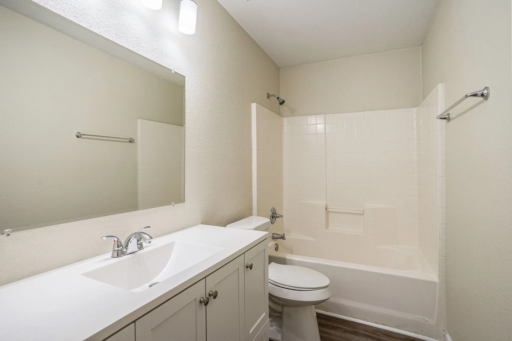 Duplex For Rent in Tarrant County , 2200 Brookes Street B, Fort Worth, Texas 76105, 3 Bedroom, 1 Bathroom, Garage spaces, 954 Sqft, built in 2005, mls#21378826, Real Estate Agent in Fort Worth, Homes For Rent in Tarrant county, Homes For Rent in Fort Worth, Realtor in Fort Worth Texas, Real Estate Brokerage Independent Realty Texas, Luminita Cordes Realtor