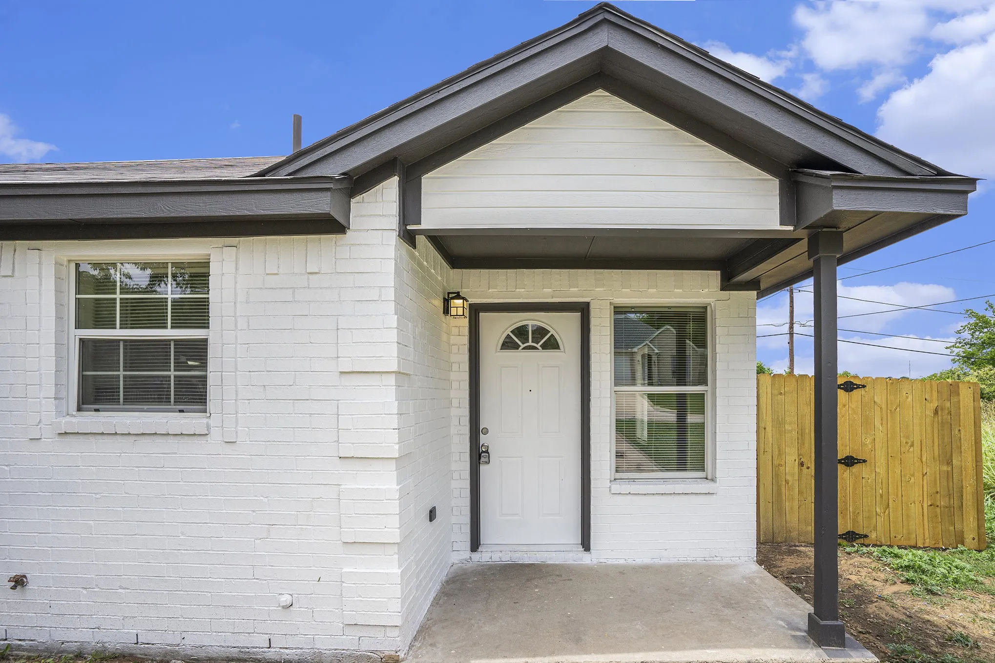 Duplex For Rent in Tarrant County , 2200 Brookes Street B, Fort Worth, Texas 76105, 3 Bedroom, 1 Bathroom, Garage spaces, 954 Sqft, built in 2005, mls#21378826, Real Estate Agent in Fort Worth, Homes For Rent in Tarrant county, Homes For Rent in Fort Worth, Realtor in Fort Worth Texas, Real Estate Brokerage Independent Realty Texas, Luminita Cordes Realtor