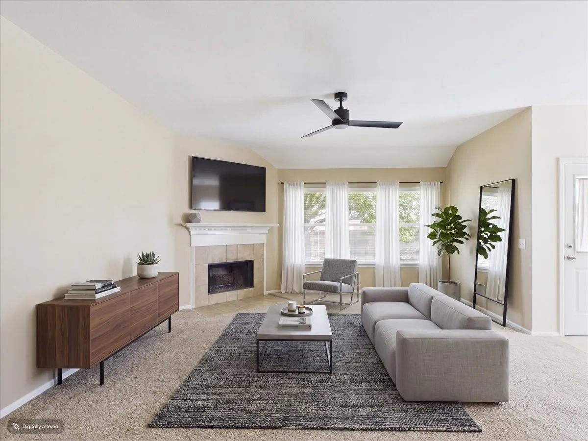 Single Family Residence For Sale in Ellis County , 613 Quail Hollow Drive, Midlothian, Texas 76065, 3 Bedroom, 2 Bathroom, 2 Garage spaces, 1,573 Sqft, built in 2006, mls#21376505, Real Estate Agent in Midlothian, Homes For Sale in Ellis county, Homes For Sale in Midlothian, Realtor in Midlothian Texas, Real Estate Brokerage Independent Realty Texas, Luminita Cordes Realtor