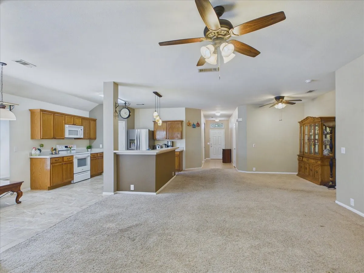 Single Family Residence For Sale in Ellis County , 613 Quail Hollow Drive, Midlothian, Texas 76065, 3 Bedroom, 2 Bathroom, 2 Garage spaces, 1,573 Sqft, built in 2006, mls#21376505, Real Estate Agent in Midlothian, Homes For Sale in Ellis county, Homes For Sale in Midlothian, Realtor in Midlothian Texas, Real Estate Brokerage Independent Realty Texas, Luminita Cordes Realtor