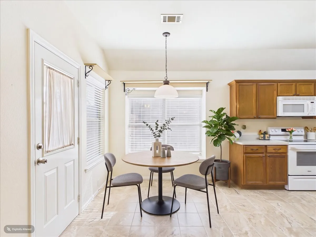 Single Family Residence For Sale in Ellis County , 613 Quail Hollow Drive, Midlothian, Texas 76065, 3 Bedroom, 2 Bathroom, 2 Garage spaces, 1,573 Sqft, built in 2006, mls#21376505, Real Estate Agent in Midlothian, Homes For Sale in Ellis county, Homes For Sale in Midlothian, Realtor in Midlothian Texas, Real Estate Brokerage Independent Realty Texas, Luminita Cordes Realtor