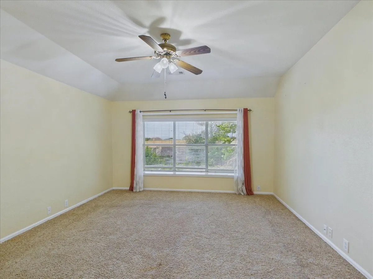 Single Family Residence For Sale in Ellis County , 613 Quail Hollow Drive, Midlothian, Texas 76065, 3 Bedroom, 2 Bathroom, 2 Garage spaces, 1,573 Sqft, built in 2006, mls#21376505, Real Estate Agent in Midlothian, Homes For Sale in Ellis county, Homes For Sale in Midlothian, Realtor in Midlothian Texas, Real Estate Brokerage Independent Realty Texas, Luminita Cordes Realtor