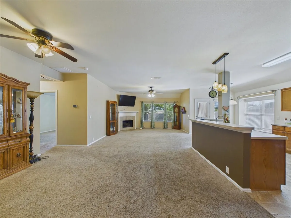 Single Family Residence For Sale in Ellis County , 613 Quail Hollow Drive, Midlothian, Texas 76065, 3 Bedroom, 2 Bathroom, 2 Garage spaces, 1,573 Sqft, built in 2006, mls#21376505, Real Estate Agent in Midlothian, Homes For Sale in Ellis county, Homes For Sale in Midlothian, Realtor in Midlothian Texas, Real Estate Brokerage Independent Realty Texas, Luminita Cordes Realtor