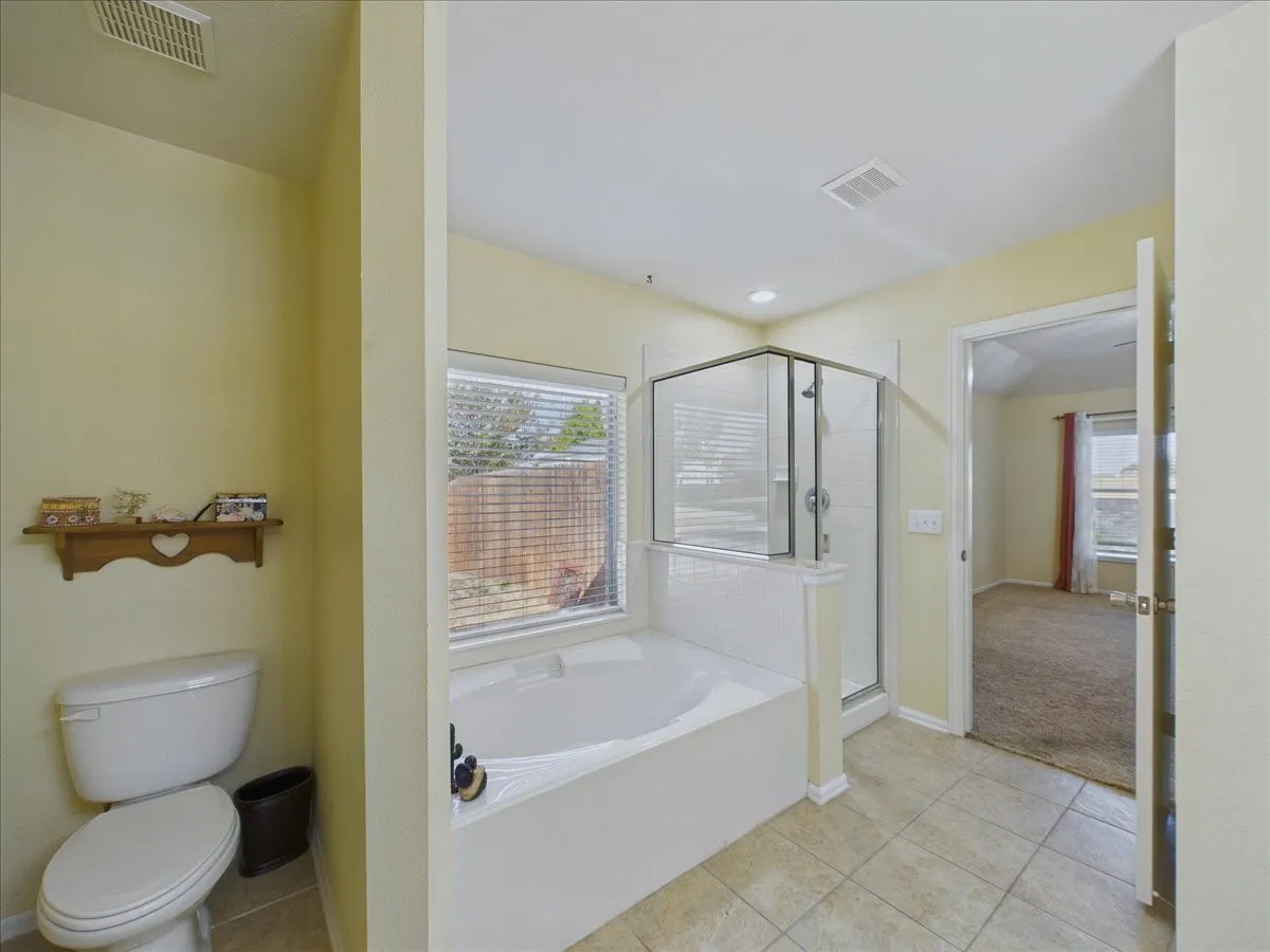 Single Family Residence For Sale in Ellis County , 613 Quail Hollow Drive, Midlothian, Texas 76065, 3 Bedroom, 2 Bathroom, 2 Garage spaces, 1,573 Sqft, built in 2006, mls#21376505, Real Estate Agent in Midlothian, Homes For Sale in Ellis county, Homes For Sale in Midlothian, Realtor in Midlothian Texas, Real Estate Brokerage Independent Realty Texas, Luminita Cordes Realtor