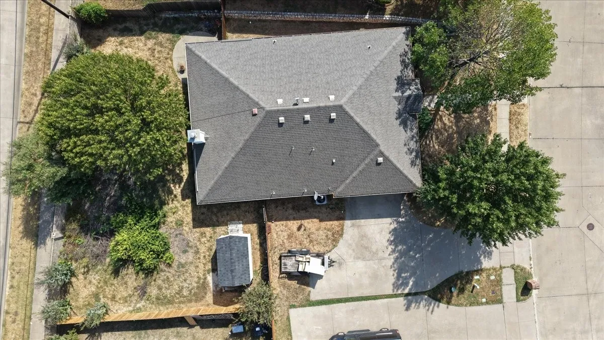 Single Family Residence For Sale in Ellis County , 613 Quail Hollow Drive, Midlothian, Texas 76065, 3 Bedroom, 2 Bathroom, 2 Garage spaces, 1,573 Sqft, built in 2006, mls#21376505, Real Estate Agent in Midlothian, Homes For Sale in Ellis county, Homes For Sale in Midlothian, Realtor in Midlothian Texas, Real Estate Brokerage Independent Realty Texas, Luminita Cordes Realtor
