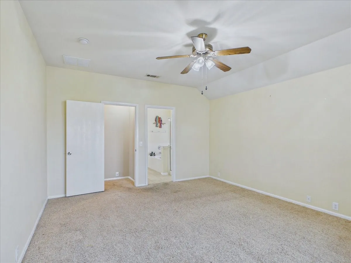 Single Family Residence For Sale in Ellis County , 613 Quail Hollow Drive, Midlothian, Texas 76065, 3 Bedroom, 2 Bathroom, 2 Garage spaces, 1,573 Sqft, built in 2006, mls#21376505, Real Estate Agent in Midlothian, Homes For Sale in Ellis county, Homes For Sale in Midlothian, Realtor in Midlothian Texas, Real Estate Brokerage Independent Realty Texas, Luminita Cordes Realtor