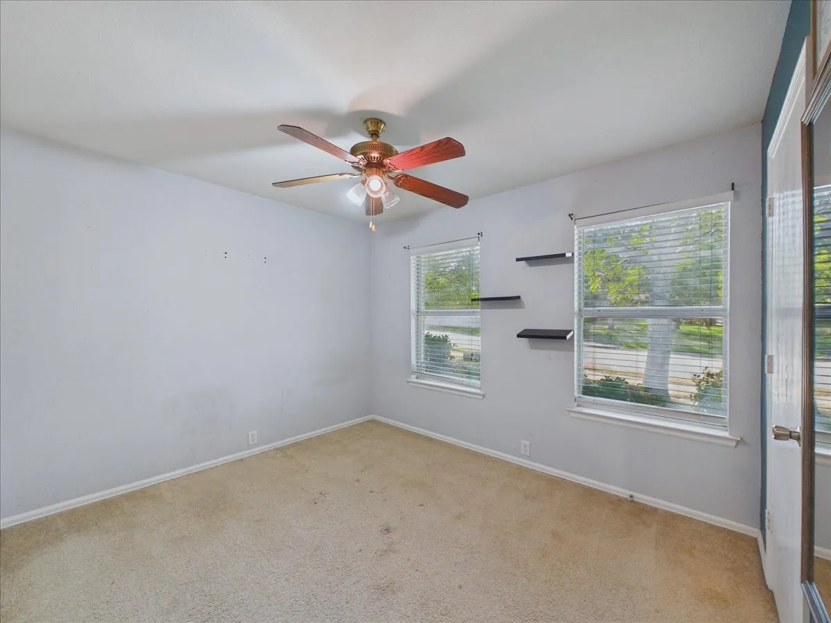 Single Family Residence For Sale in Ellis County , 613 Quail Hollow Drive, Midlothian, Texas 76065, 3 Bedroom, 2 Bathroom, 2 Garage spaces, 1,573 Sqft, built in 2006, mls#21376505, Real Estate Agent in Midlothian, Homes For Sale in Ellis county, Homes For Sale in Midlothian, Realtor in Midlothian Texas, Real Estate Brokerage Independent Realty Texas, Luminita Cordes Realtor