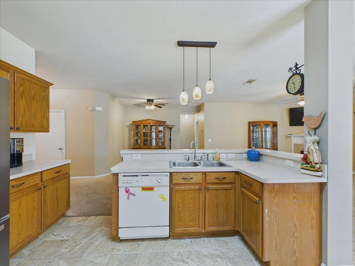 Single Family Residence For Sale in Ellis County , 613 Quail Hollow Drive, Midlothian, Texas 76065, 3 Bedroom, 2 Bathroom, 2 Garage spaces, 1,573 Sqft, built in 2006, mls#21376505, Real Estate Agent in Midlothian, Homes For Sale in Ellis county, Homes For Sale in Midlothian, Realtor in Midlothian Texas, Real Estate Brokerage Independent Realty Texas, Luminita Cordes Realtor