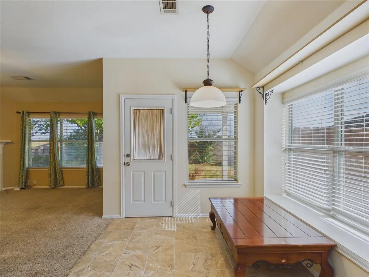 Single Family Residence For Sale in Ellis County , 613 Quail Hollow Drive, Midlothian, Texas 76065, 3 Bedroom, 2 Bathroom, 2 Garage spaces, 1,573 Sqft, built in 2006, mls#21376505, Real Estate Agent in Midlothian, Homes For Sale in Ellis county, Homes For Sale in Midlothian, Realtor in Midlothian Texas, Real Estate Brokerage Independent Realty Texas, Luminita Cordes Realtor