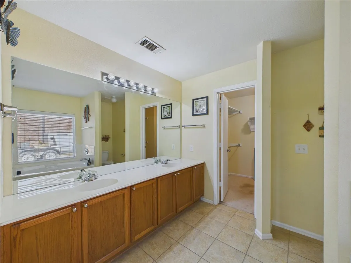 Single Family Residence For Sale in Ellis County , 613 Quail Hollow Drive, Midlothian, Texas 76065, 3 Bedroom, 2 Bathroom, 2 Garage spaces, 1,573 Sqft, built in 2006, mls#21376505, Real Estate Agent in Midlothian, Homes For Sale in Ellis county, Homes For Sale in Midlothian, Realtor in Midlothian Texas, Real Estate Brokerage Independent Realty Texas, Luminita Cordes Realtor