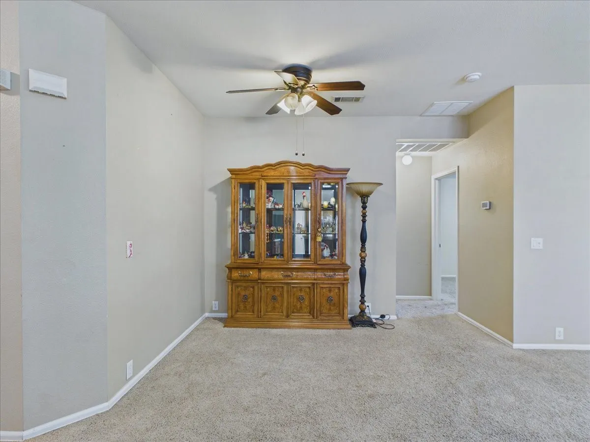 Single Family Residence For Sale in Ellis County , 613 Quail Hollow Drive, Midlothian, Texas 76065, 3 Bedroom, 2 Bathroom, 2 Garage spaces, 1,573 Sqft, built in 2006, mls#21376505, Real Estate Agent in Midlothian, Homes For Sale in Ellis county, Homes For Sale in Midlothian, Realtor in Midlothian Texas, Real Estate Brokerage Independent Realty Texas, Luminita Cordes Realtor