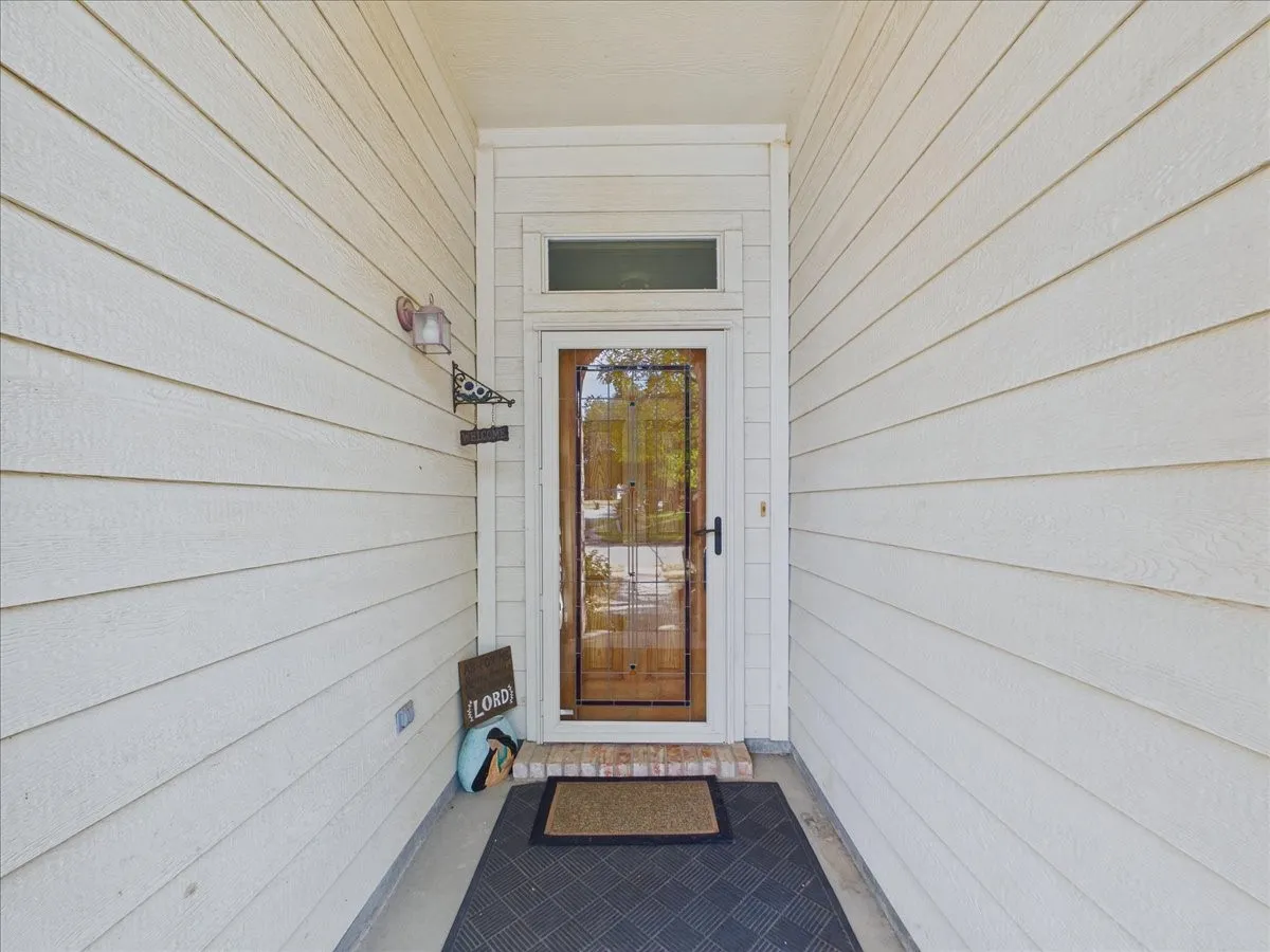 Single Family Residence For Sale in Ellis County , 613 Quail Hollow Drive, Midlothian, Texas 76065, 3 Bedroom, 2 Bathroom, 2 Garage spaces, 1,573 Sqft, built in 2006, mls#21376505, Real Estate Agent in Midlothian, Homes For Sale in Ellis county, Homes For Sale in Midlothian, Realtor in Midlothian Texas, Real Estate Brokerage Independent Realty Texas, Luminita Cordes Realtor