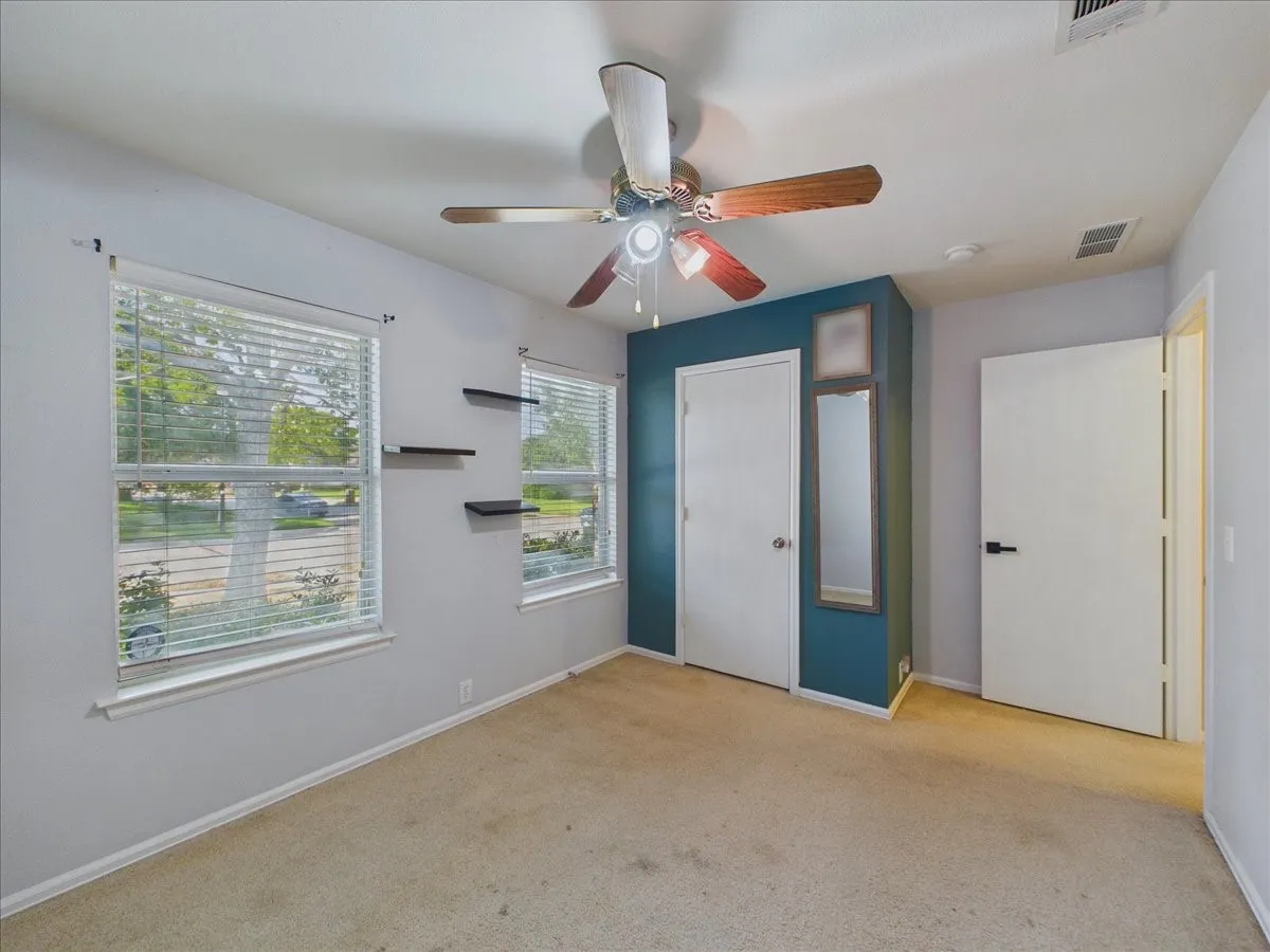 Single Family Residence For Sale in Ellis County , 613 Quail Hollow Drive, Midlothian, Texas 76065, 3 Bedroom, 2 Bathroom, 2 Garage spaces, 1,573 Sqft, built in 2006, mls#21376505, Real Estate Agent in Midlothian, Homes For Sale in Ellis county, Homes For Sale in Midlothian, Realtor in Midlothian Texas, Real Estate Brokerage Independent Realty Texas, Luminita Cordes Realtor