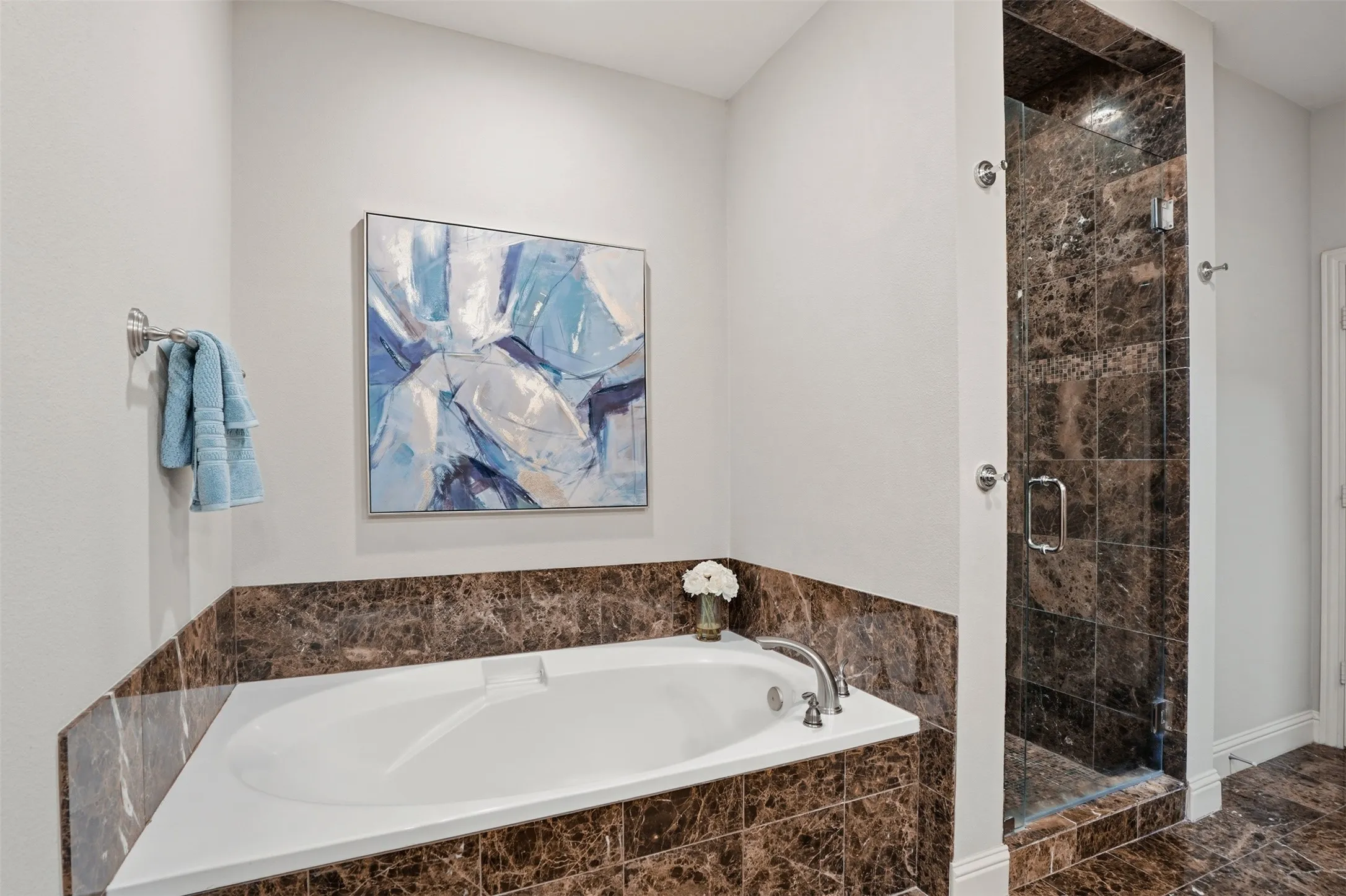 Townhouse For Sale in Tarrant County , 644 E Bluff Street, Fort Worth, Texas 76102, 3 Bedroom, 4 Bathroom, 2 Garage spaces, 2,347 Sqft, built in 2006, mls#21378830, Real Estate Agent in Fort Worth, Homes For Sale in Tarrant county, Homes For Sale in Fort Worth, Realtor in Fort Worth Texas, Real Estate Brokerage Independent Realty Texas, Luminita Cordes Realtor