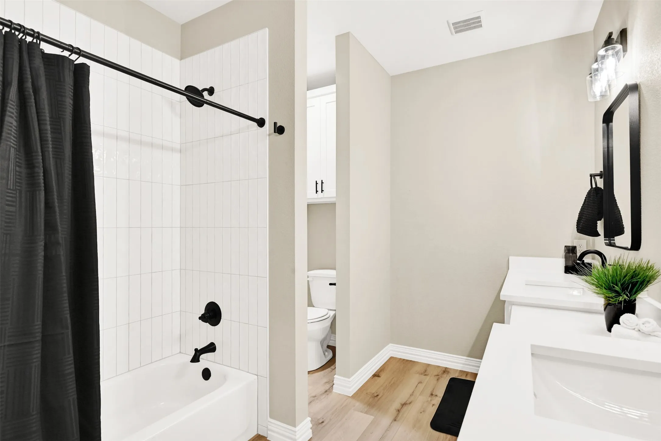 Single Family Residence For Sale in Johnson County , 928 Country Club Road, Cleburne, Texas 76033, 3 Bedroom, 2 Bathroom, 2 Garage spaces, 1,407 Sqft, built in 2024, mls#21375758, Real Estate Agent in Cleburne, Homes For Sale in Johnson county, Homes For Sale in Cleburne, Realtor in Cleburne Texas, Real Estate Brokerage Independent Realty Texas, Luminita Cordes Realtor