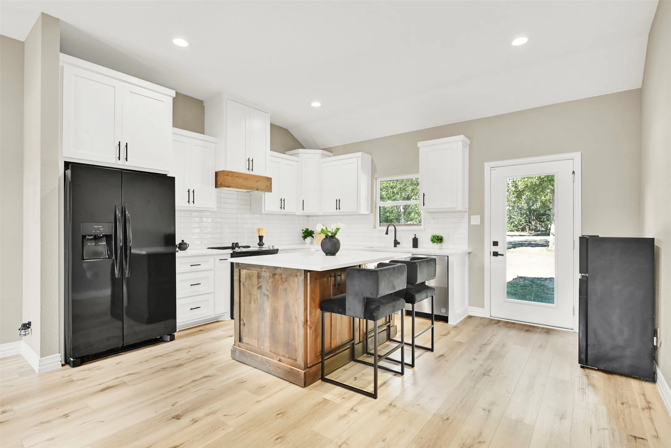 Single Family Residence For Sale in Johnson County , 928 Country Club Road, Cleburne, Texas 76033, 3 Bedroom, 2 Bathroom, 2 Garage spaces, 1,407 Sqft, built in 2024, mls#21375758, Real Estate Agent in Cleburne, Homes For Sale in Johnson county, Homes For Sale in Cleburne, Realtor in Cleburne Texas, Real Estate Brokerage Independent Realty Texas, Luminita Cordes Realtor