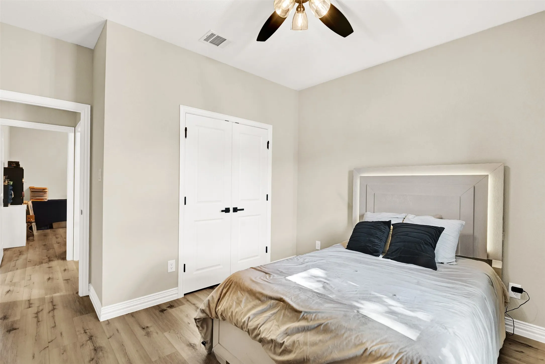 Single Family Residence For Sale in Johnson County , 928 Country Club Road, Cleburne, Texas 76033, 3 Bedroom, 2 Bathroom, 2 Garage spaces, 1,407 Sqft, built in 2024, mls#21375758, Real Estate Agent in Cleburne, Homes For Sale in Johnson county, Homes For Sale in Cleburne, Realtor in Cleburne Texas, Real Estate Brokerage Independent Realty Texas, Luminita Cordes Realtor