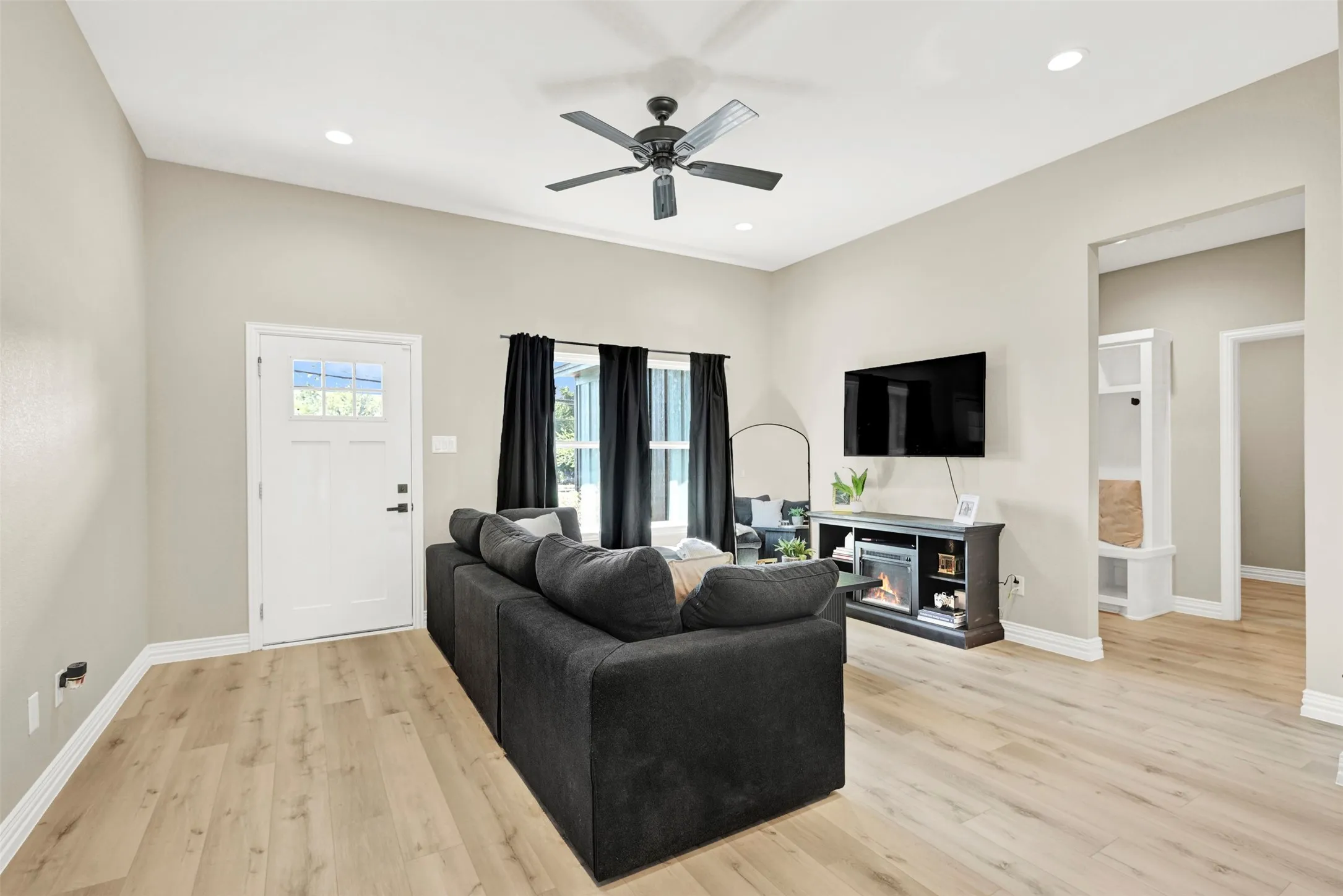 Single Family Residence For Sale in Johnson County , 928 Country Club Road, Cleburne, Texas 76033, 3 Bedroom, 2 Bathroom, 2 Garage spaces, 1,407 Sqft, built in 2024, mls#21375758, Real Estate Agent in Cleburne, Homes For Sale in Johnson county, Homes For Sale in Cleburne, Realtor in Cleburne Texas, Real Estate Brokerage Independent Realty Texas, Luminita Cordes Realtor