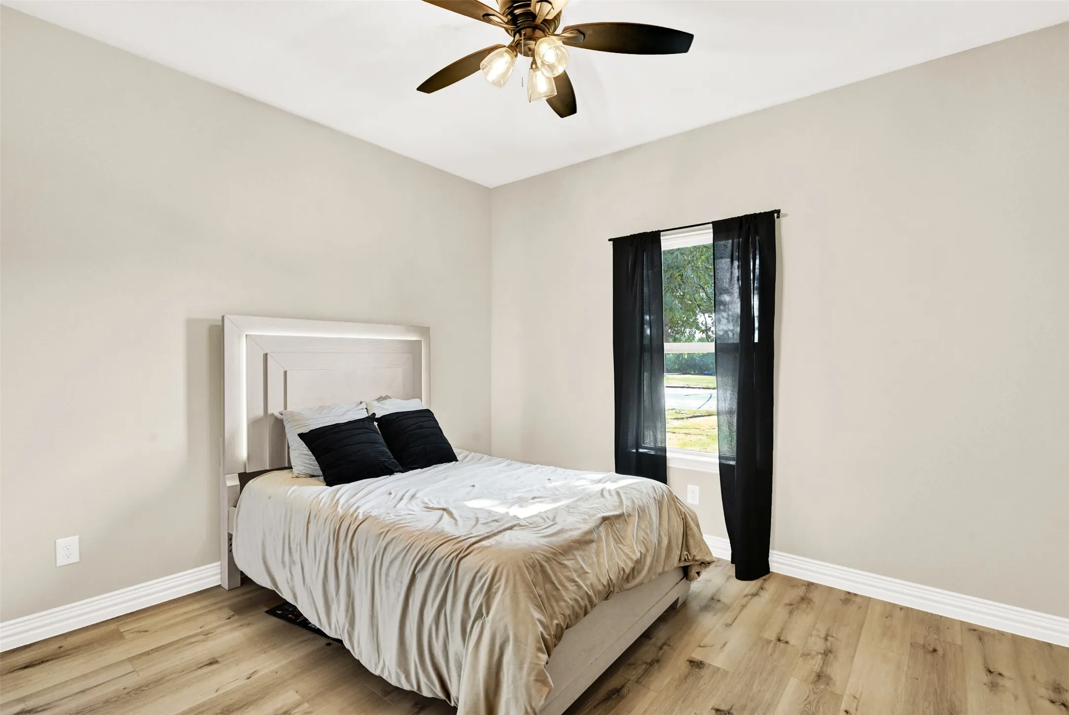 Single Family Residence For Sale in Johnson County , 928 Country Club Road, Cleburne, Texas 76033, 3 Bedroom, 2 Bathroom, 2 Garage spaces, 1,407 Sqft, built in 2024, mls#21375758, Real Estate Agent in Cleburne, Homes For Sale in Johnson county, Homes For Sale in Cleburne, Realtor in Cleburne Texas, Real Estate Brokerage Independent Realty Texas, Luminita Cordes Realtor