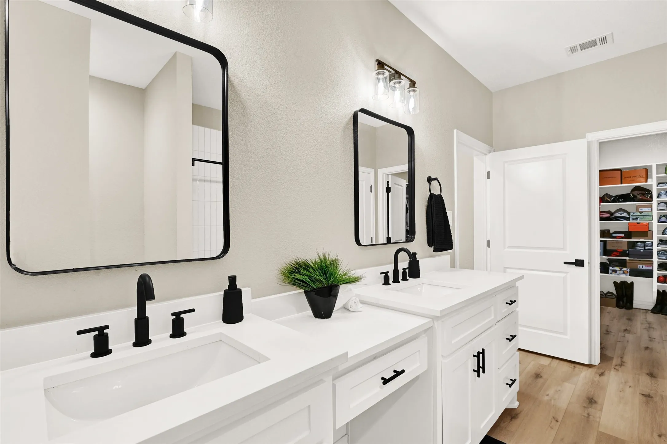 Single Family Residence For Sale in Johnson County , 928 Country Club Road, Cleburne, Texas 76033, 3 Bedroom, 2 Bathroom, 2 Garage spaces, 1,407 Sqft, built in 2024, mls#21375758, Real Estate Agent in Cleburne, Homes For Sale in Johnson county, Homes For Sale in Cleburne, Realtor in Cleburne Texas, Real Estate Brokerage Independent Realty Texas, Luminita Cordes Realtor
