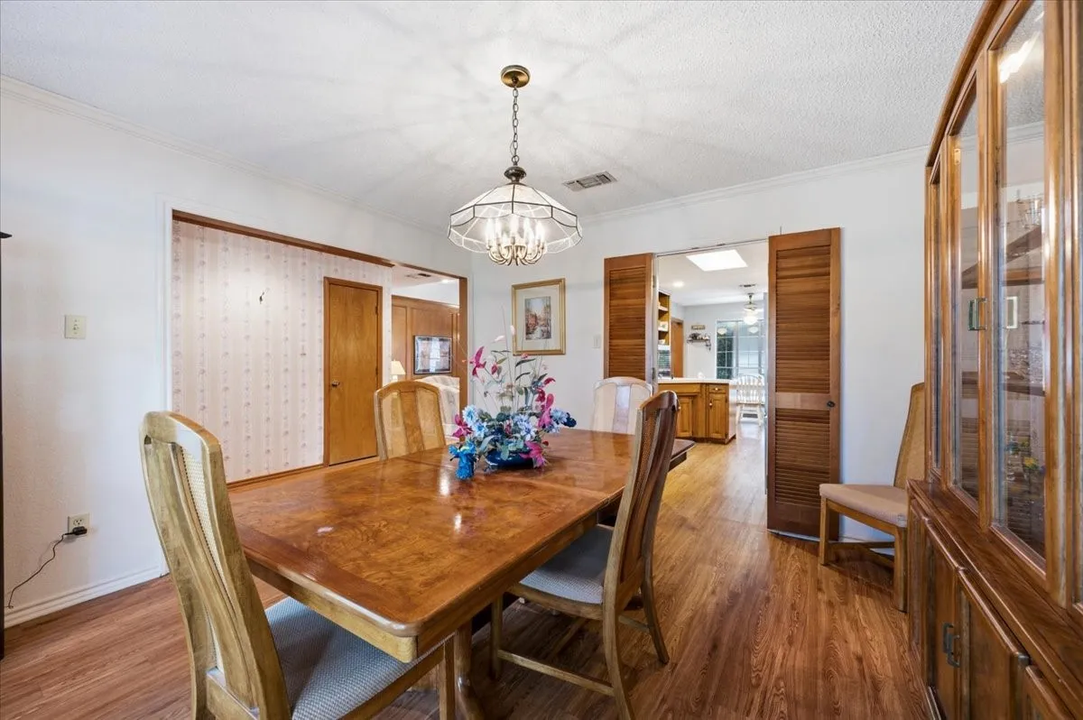 Single Family Residence For Sale in Tarrant County , 4604 Clay Court Lane, Arlington, Texas 76017, 4 Bedroom, 3 Bathroom, 2 Garage spaces, 2,445 Sqft, built in 1980, mls#21374903, Real Estate Agent in Arlington, Homes For Sale in Tarrant county, Homes For Sale in Arlington, Realtor in Arlington Texas, Real Estate Brokerage Independent Realty Texas, Luminita Cordes Realtor