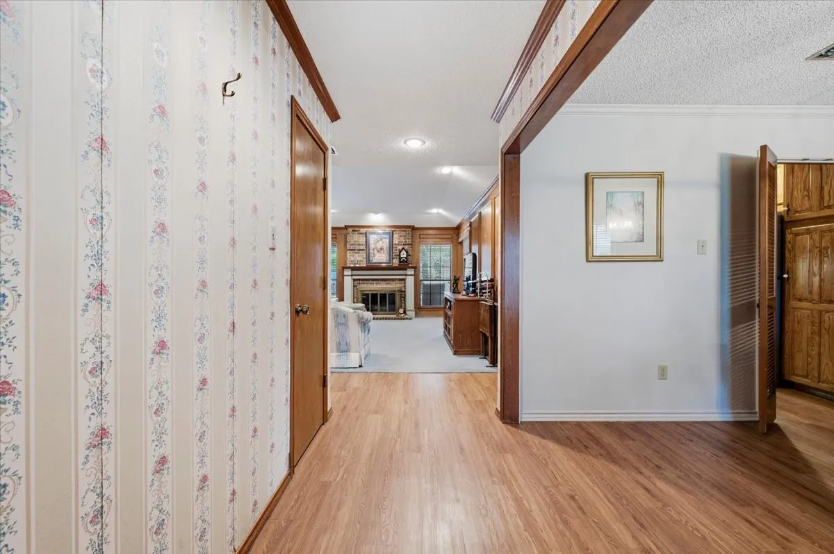 Single Family Residence For Sale in Tarrant County , 4604 Clay Court Lane, Arlington, Texas 76017, 4 Bedroom, 3 Bathroom, 2 Garage spaces, 2,445 Sqft, built in 1980, mls#21374903, Real Estate Agent in Arlington, Homes For Sale in Tarrant county, Homes For Sale in Arlington, Realtor in Arlington Texas, Real Estate Brokerage Independent Realty Texas, Luminita Cordes Realtor