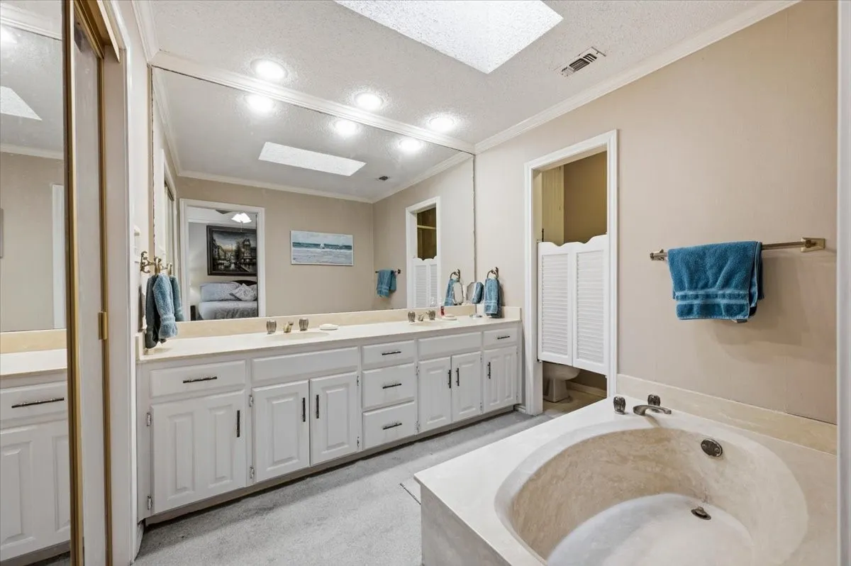 Large walk-in closet!
