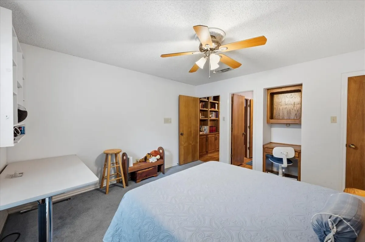 Split bedroom 4 with private access to 3rd bathroom.