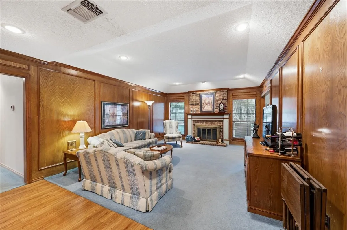 Single Family Residence For Sale in Tarrant County , 4604 Clay Court Lane, Arlington, Texas 76017, 4 Bedroom, 3 Bathroom, 2 Garage spaces, 2,445 Sqft, built in 1980, mls#21374903, Real Estate Agent in Arlington, Homes For Sale in Tarrant county, Homes For Sale in Arlington, Realtor in Arlington Texas, Real Estate Brokerage Independent Realty Texas, Luminita Cordes Realtor