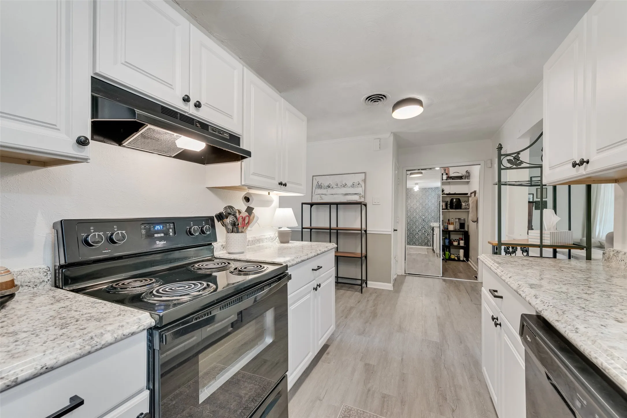 Single Family Residence For Sale in Dallas County , 3008 Albany Drive, Mesquite, Texas 75150, 3 Bedroom, 2 Bathroom, 1 Garage spaces, 1,437 Sqft, built in 1959, mls#21375923, Real Estate Agent in Mesquite, Homes For Sale in Dallas county, Homes For Sale in Mesquite, Realtor in Mesquite Texas, Real Estate Brokerage Independent Realty Texas, Luminita Cordes Realtor