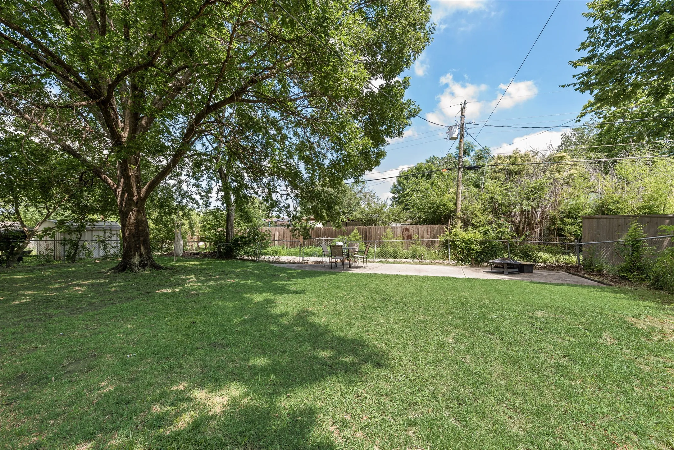 Single Family Residence For Sale in Dallas County , 3008 Albany Drive, Mesquite, Texas 75150, 3 Bedroom, 2 Bathroom, 1 Garage spaces, 1,437 Sqft, built in 1959, mls#21375923, Real Estate Agent in Mesquite, Homes For Sale in Dallas county, Homes For Sale in Mesquite, Realtor in Mesquite Texas, Real Estate Brokerage Independent Realty Texas, Luminita Cordes Realtor