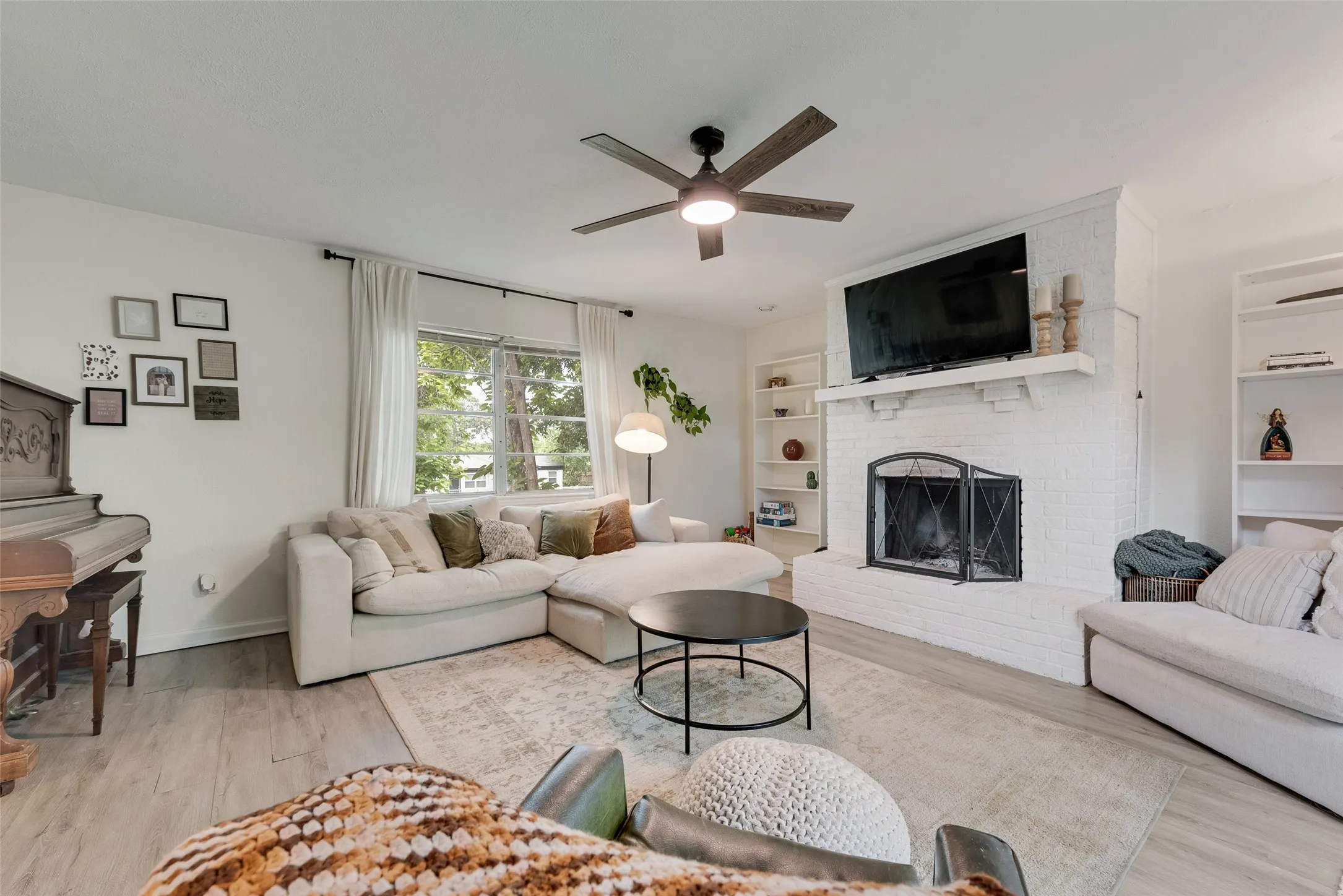 Single Family Residence For Sale in Dallas County , 3008 Albany Drive, Mesquite, Texas 75150, 3 Bedroom, 2 Bathroom, 1 Garage spaces, 1,437 Sqft, built in 1959, mls#21375923, Real Estate Agent in Mesquite, Homes For Sale in Dallas county, Homes For Sale in Mesquite, Realtor in Mesquite Texas, Real Estate Brokerage Independent Realty Texas, Luminita Cordes Realtor