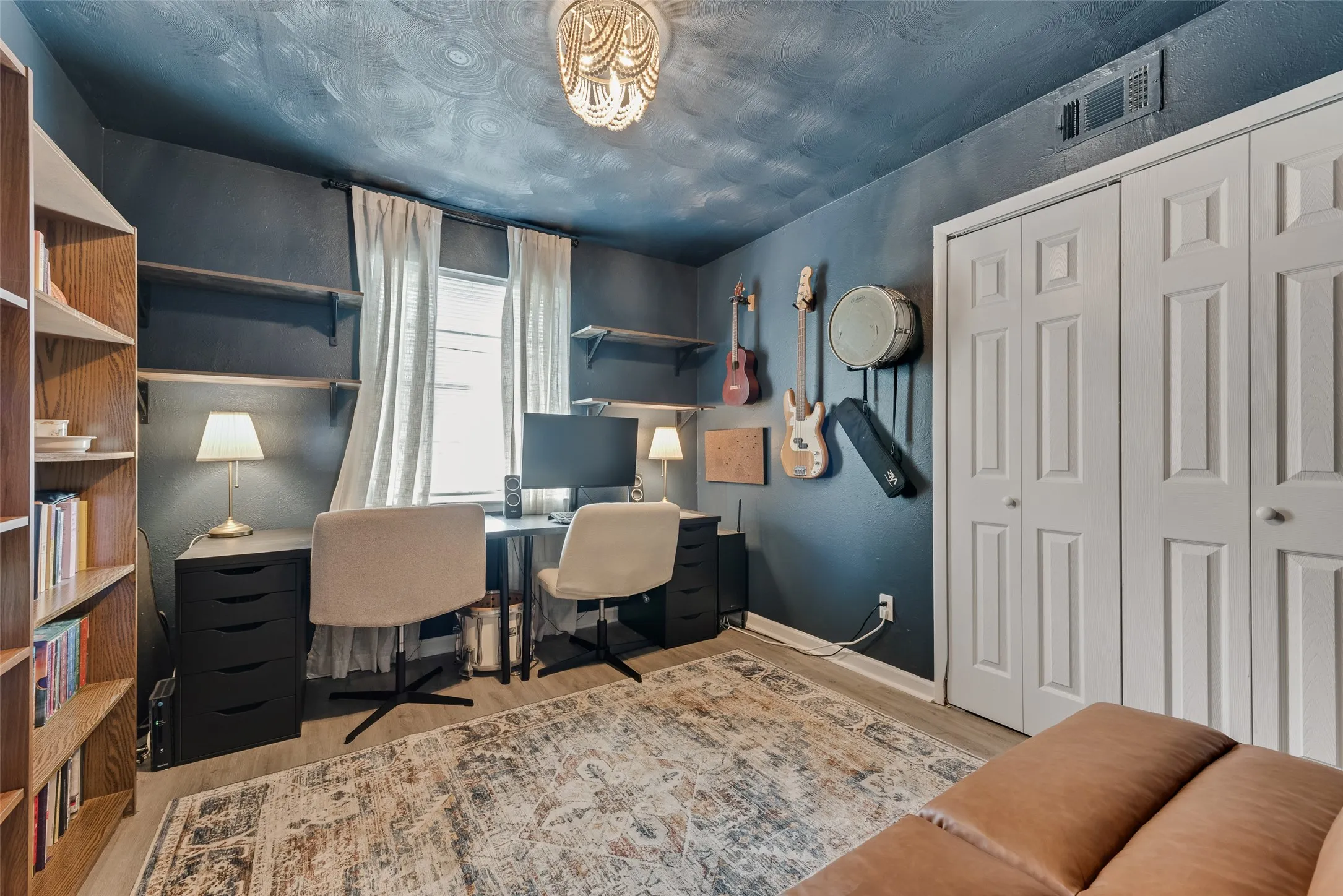 Single Family Residence For Sale in Dallas County , 3008 Albany Drive, Mesquite, Texas 75150, 3 Bedroom, 2 Bathroom, 1 Garage spaces, 1,437 Sqft, built in 1959, mls#21375923, Real Estate Agent in Mesquite, Homes For Sale in Dallas county, Homes For Sale in Mesquite, Realtor in Mesquite Texas, Real Estate Brokerage Independent Realty Texas, Luminita Cordes Realtor