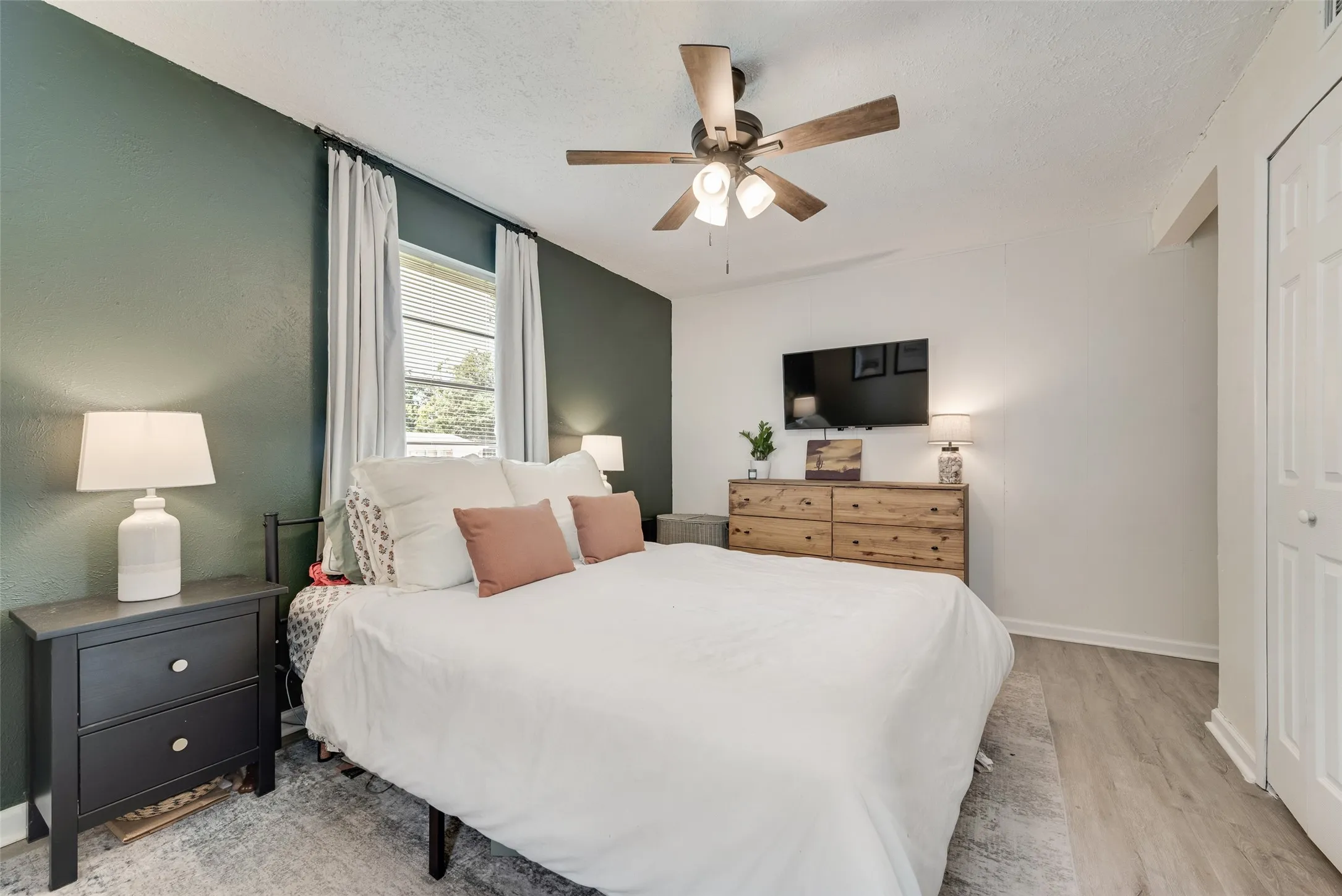 Single Family Residence For Sale in Dallas County , 3008 Albany Drive, Mesquite, Texas 75150, 3 Bedroom, 2 Bathroom, 1 Garage spaces, 1,437 Sqft, built in 1959, mls#21375923, Real Estate Agent in Mesquite, Homes For Sale in Dallas county, Homes For Sale in Mesquite, Realtor in Mesquite Texas, Real Estate Brokerage Independent Realty Texas, Luminita Cordes Realtor