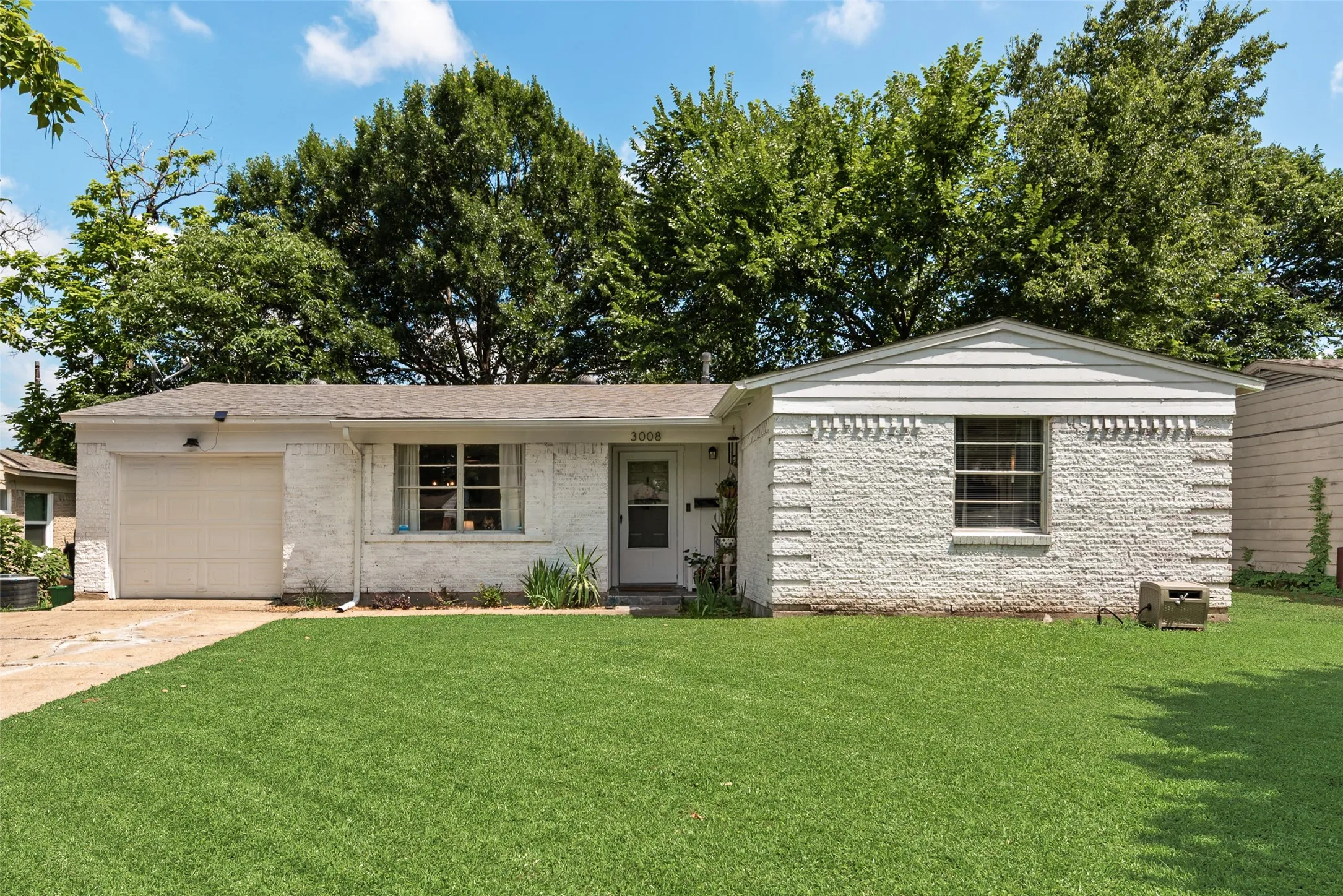 Single Family Residence For Sale in Dallas County , 3008 Albany Drive, Mesquite, Texas 75150, 3 Bedroom, 2 Bathroom, 1 Garage spaces, 1,437 Sqft, built in 1959, mls#21375923, Real Estate Agent in Mesquite, Homes For Sale in Dallas county, Homes For Sale in Mesquite, Realtor in Mesquite Texas, Real Estate Brokerage Independent Realty Texas, Luminita Cordes Realtor