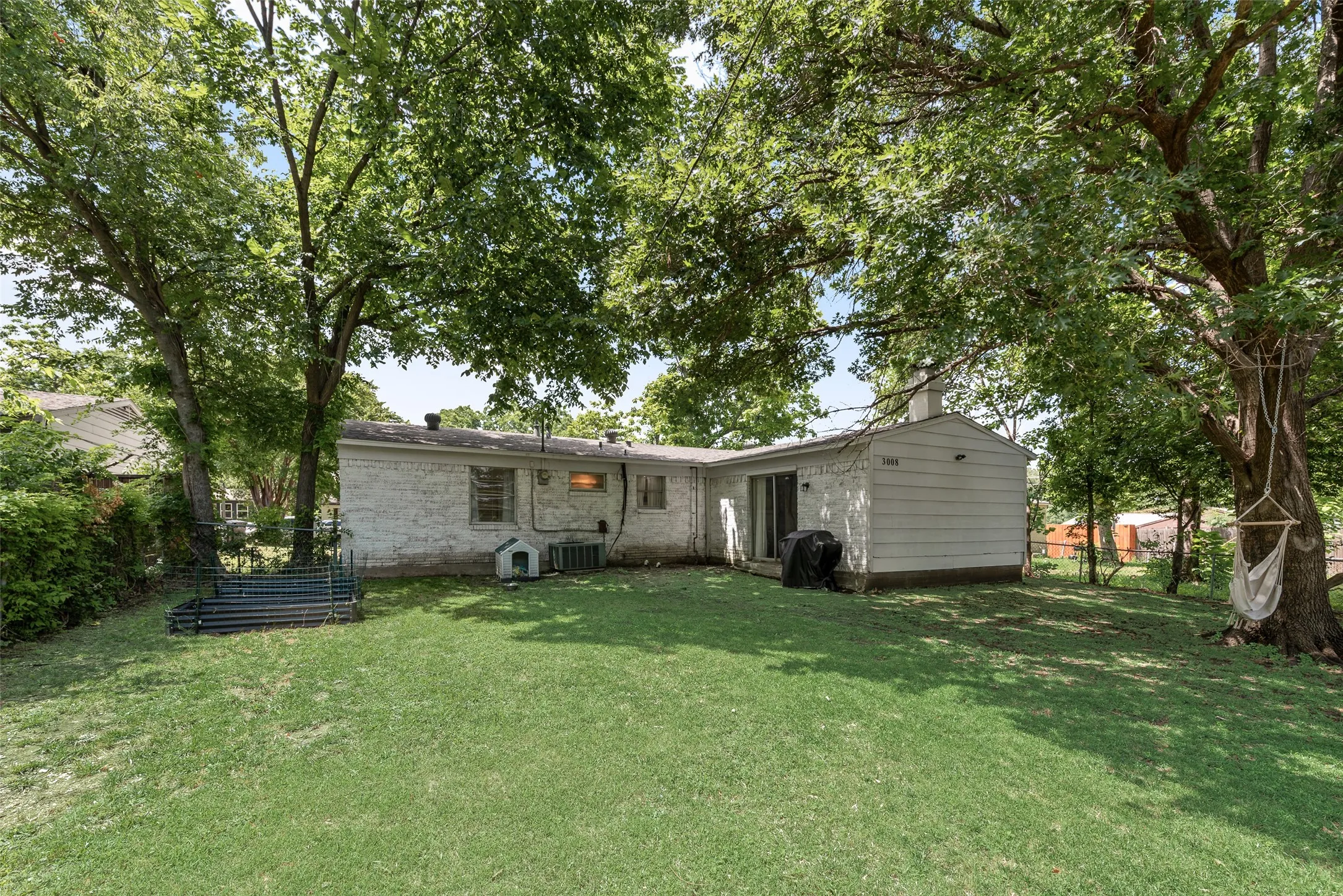 Single Family Residence For Sale in Dallas County , 3008 Albany Drive, Mesquite, Texas 75150, 3 Bedroom, 2 Bathroom, 1 Garage spaces, 1,437 Sqft, built in 1959, mls#21375923, Real Estate Agent in Mesquite, Homes For Sale in Dallas county, Homes For Sale in Mesquite, Realtor in Mesquite Texas, Real Estate Brokerage Independent Realty Texas, Luminita Cordes Realtor