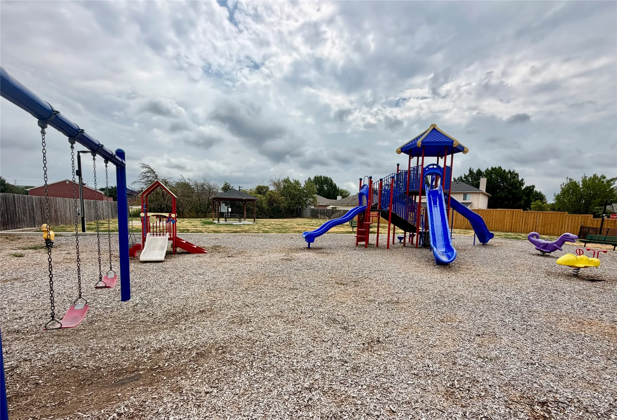 Single Family Residence For Sale in Dallas County , 5530 Mandarin Way, Dallas, Texas 75249, 3 Bedroom, 2 Bathroom, 2 Garage spaces, 1,618 Sqft, built in 2002, mls#21377815, Real Estate Agent in Dallas, Homes For Sale in Dallas county, Homes For Sale in Dallas, Realtor in Dallas Texas, Real Estate Brokerage Independent Realty Texas, Luminita Cordes Realtor