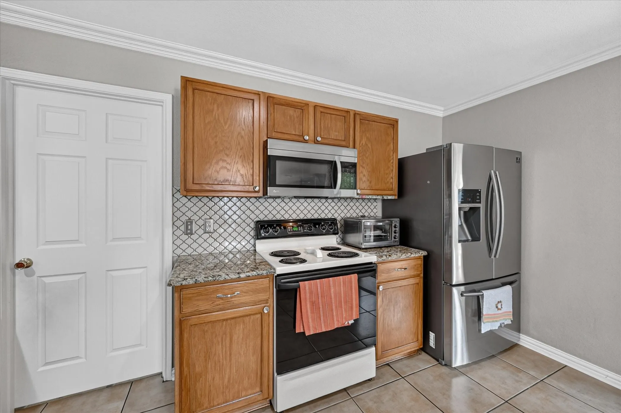 Single Family Residence For Sale in Dallas County , 5530 Mandarin Way, Dallas, Texas 75249, 3 Bedroom, 2 Bathroom, 2 Garage spaces, 1,618 Sqft, built in 2002, mls#21377815, Real Estate Agent in Dallas, Homes For Sale in Dallas county, Homes For Sale in Dallas, Realtor in Dallas Texas, Real Estate Brokerage Independent Realty Texas, Luminita Cordes Realtor
