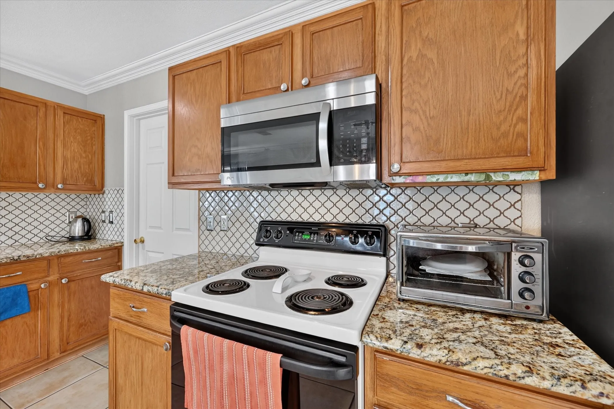 Single Family Residence For Sale in Dallas County , 5530 Mandarin Way, Dallas, Texas 75249, 3 Bedroom, 2 Bathroom, 2 Garage spaces, 1,618 Sqft, built in 2002, mls#21377815, Real Estate Agent in Dallas, Homes For Sale in Dallas county, Homes For Sale in Dallas, Realtor in Dallas Texas, Real Estate Brokerage Independent Realty Texas, Luminita Cordes Realtor