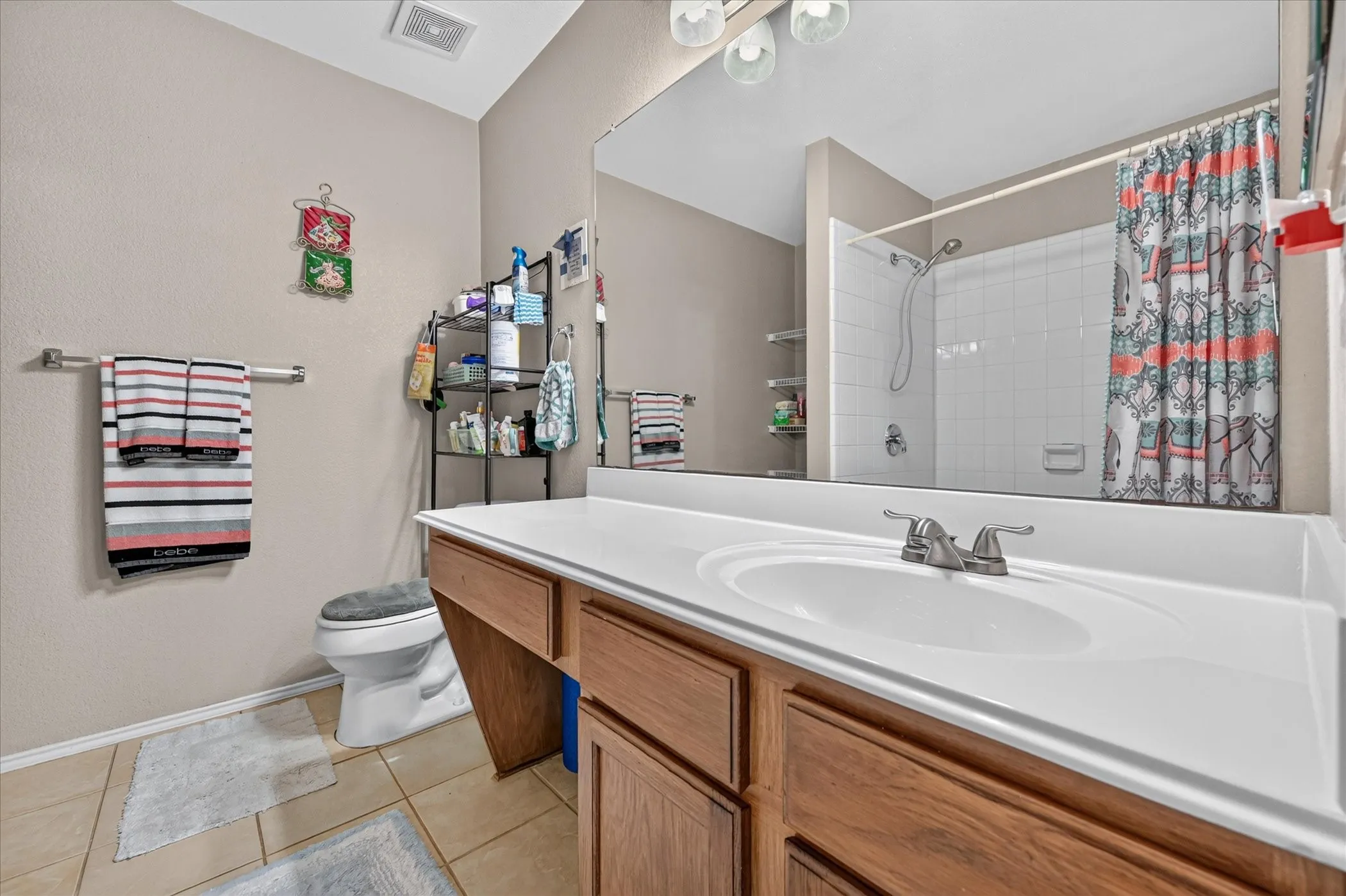 Single Family Residence For Sale in Dallas County , 5530 Mandarin Way, Dallas, Texas 75249, 3 Bedroom, 2 Bathroom, 2 Garage spaces, 1,618 Sqft, built in 2002, mls#21377815, Real Estate Agent in Dallas, Homes For Sale in Dallas county, Homes For Sale in Dallas, Realtor in Dallas Texas, Real Estate Brokerage Independent Realty Texas, Luminita Cordes Realtor