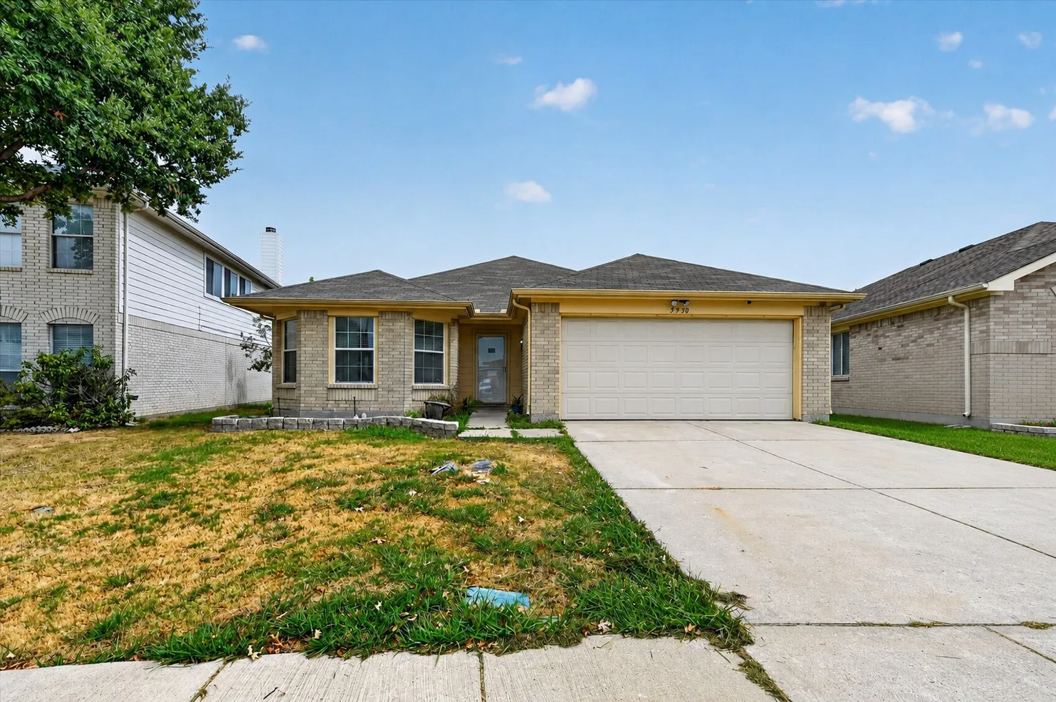 Single Family Residence For Sale in Dallas County , 5530 Mandarin Way, Dallas, Texas 75249, 3 Bedroom, 2 Bathroom, 2 Garage spaces, 1,618 Sqft, built in 2002, mls#21377815, Real Estate Agent in Dallas, Homes For Sale in Dallas county, Homes For Sale in Dallas, Realtor in Dallas Texas, Real Estate Brokerage Independent Realty Texas, Luminita Cordes Realtor