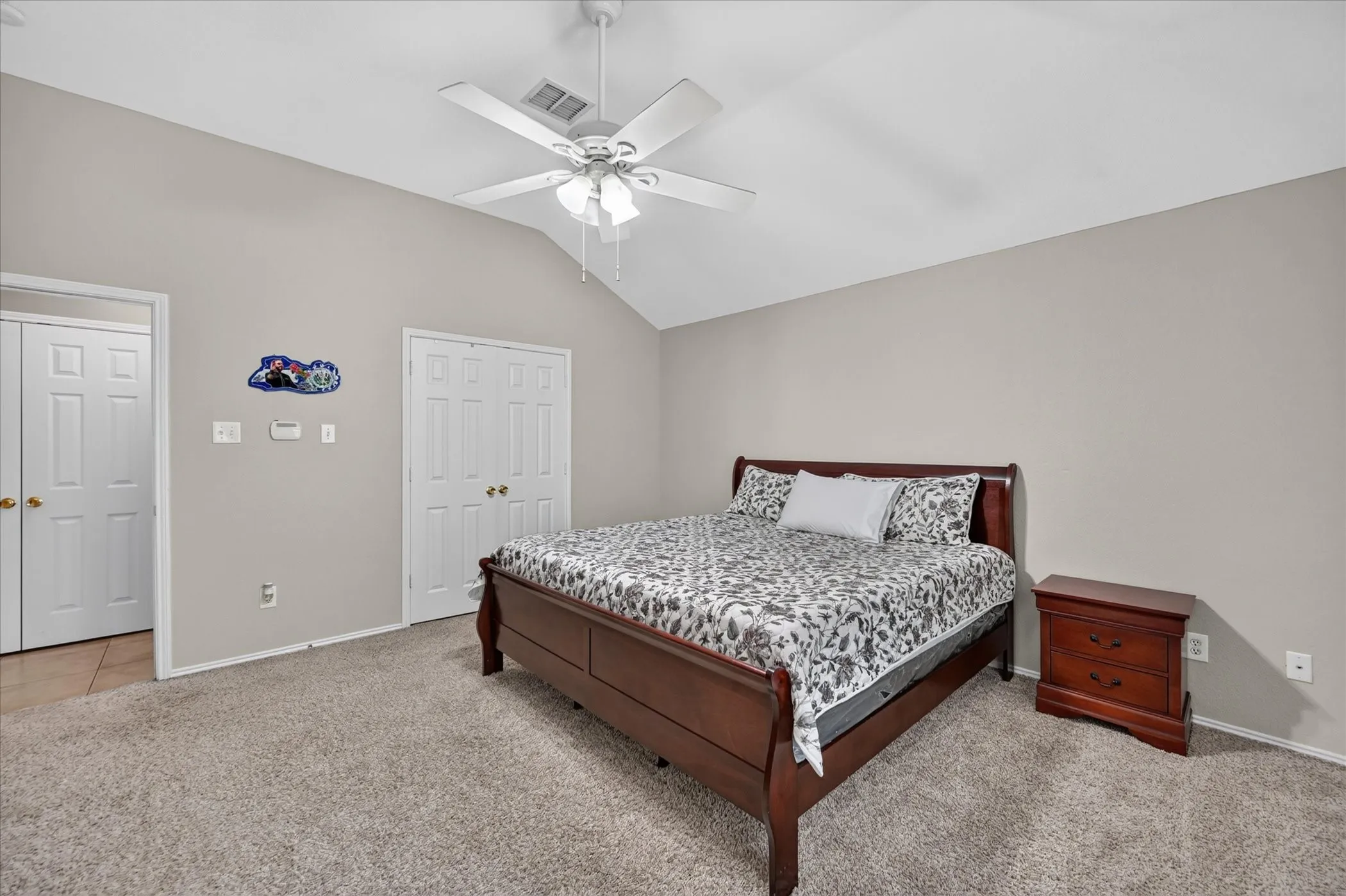 Single Family Residence For Sale in Dallas County , 5530 Mandarin Way, Dallas, Texas 75249, 3 Bedroom, 2 Bathroom, 2 Garage spaces, 1,618 Sqft, built in 2002, mls#21377815, Real Estate Agent in Dallas, Homes For Sale in Dallas county, Homes For Sale in Dallas, Realtor in Dallas Texas, Real Estate Brokerage Independent Realty Texas, Luminita Cordes Realtor