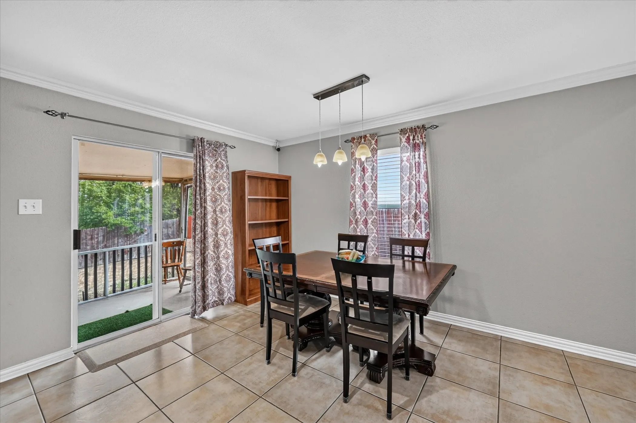 Single Family Residence For Sale in Dallas County , 5530 Mandarin Way, Dallas, Texas 75249, 3 Bedroom, 2 Bathroom, 2 Garage spaces, 1,618 Sqft, built in 2002, mls#21377815, Real Estate Agent in Dallas, Homes For Sale in Dallas county, Homes For Sale in Dallas, Realtor in Dallas Texas, Real Estate Brokerage Independent Realty Texas, Luminita Cordes Realtor