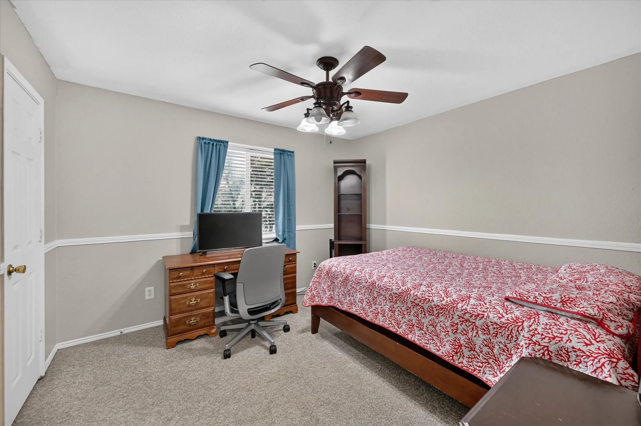 Single Family Residence For Sale in Dallas County , 5530 Mandarin Way, Dallas, Texas 75249, 3 Bedroom, 2 Bathroom, 2 Garage spaces, 1,618 Sqft, built in 2002, mls#21377815, Real Estate Agent in Dallas, Homes For Sale in Dallas county, Homes For Sale in Dallas, Realtor in Dallas Texas, Real Estate Brokerage Independent Realty Texas, Luminita Cordes Realtor