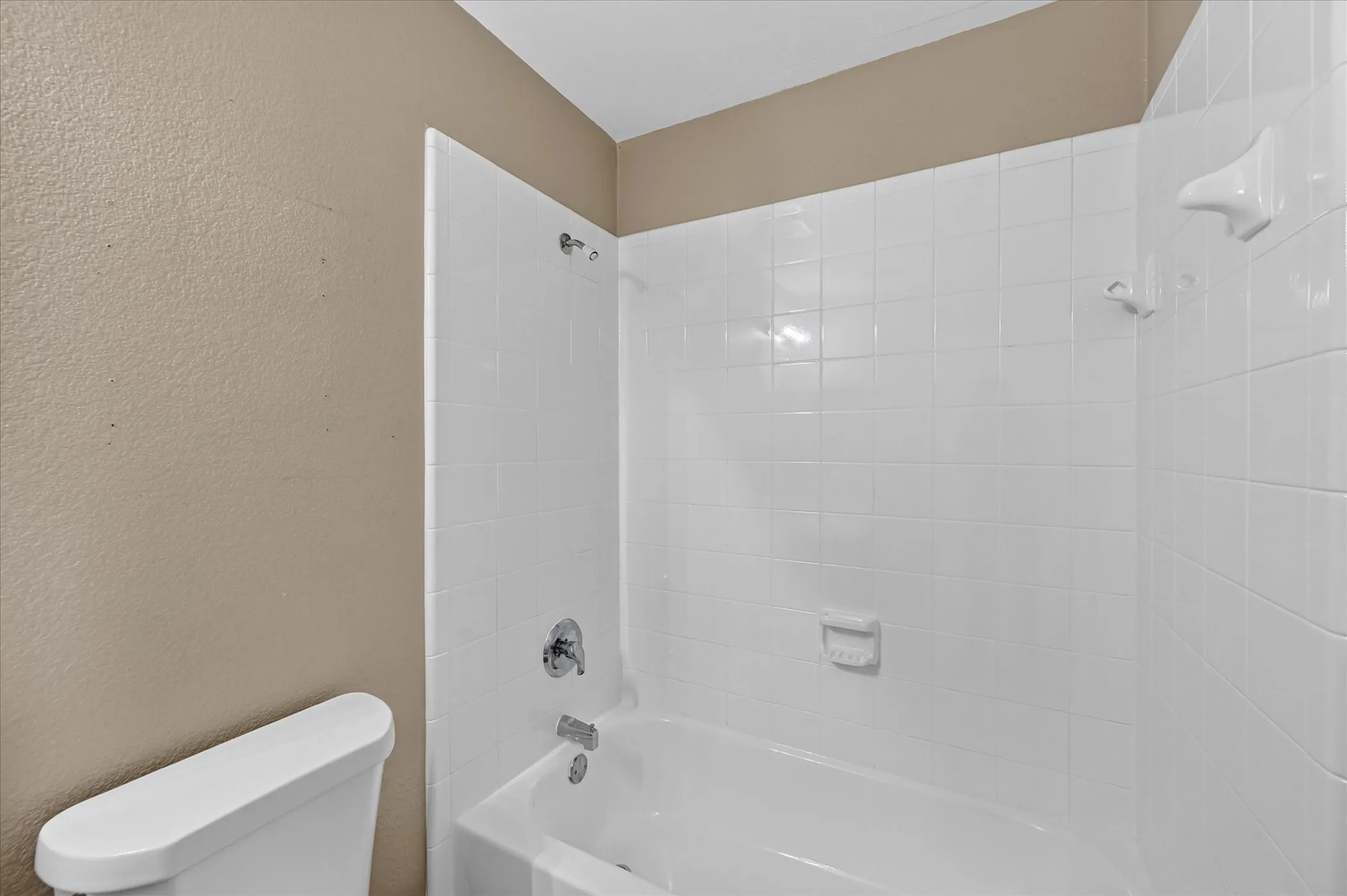 Single Family Residence For Sale in Dallas County , 5530 Mandarin Way, Dallas, Texas 75249, 3 Bedroom, 2 Bathroom, 2 Garage spaces, 1,618 Sqft, built in 2002, mls#21377815, Real Estate Agent in Dallas, Homes For Sale in Dallas county, Homes For Sale in Dallas, Realtor in Dallas Texas, Real Estate Brokerage Independent Realty Texas, Luminita Cordes Realtor