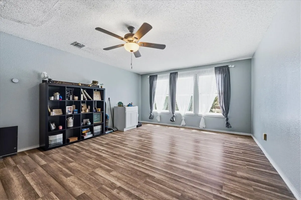 Single Family Residence For Sale in Tarrant County , 2423 Ranchview Drive, Grand Prairie, Texas 75052, 4 Bedroom, 3 Bathroom, 2 Garage spaces, 2,767 Sqft, built in 2000, mls#21376216, Real Estate Agent in Grand Prairie, Homes For Sale in Tarrant county, Homes For Sale in Grand Prairie, Realtor in Grand Prairie Texas, Real Estate Brokerage Independent Realty Texas, Luminita Cordes Realtor