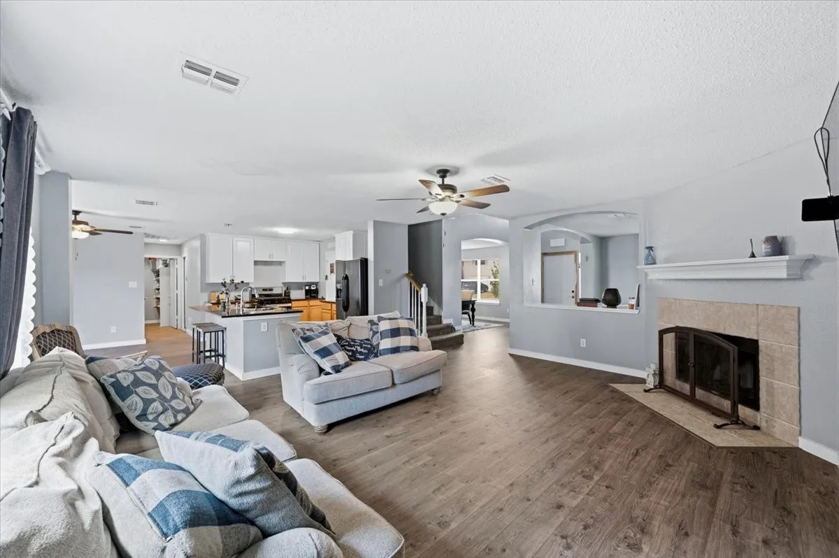 Single Family Residence For Sale in Tarrant County , 2423 Ranchview Drive, Grand Prairie, Texas 75052, 4 Bedroom, 3 Bathroom, 2 Garage spaces, 2,767 Sqft, built in 2000, mls#21376216, Real Estate Agent in Grand Prairie, Homes For Sale in Tarrant county, Homes For Sale in Grand Prairie, Realtor in Grand Prairie Texas, Real Estate Brokerage Independent Realty Texas, Luminita Cordes Realtor