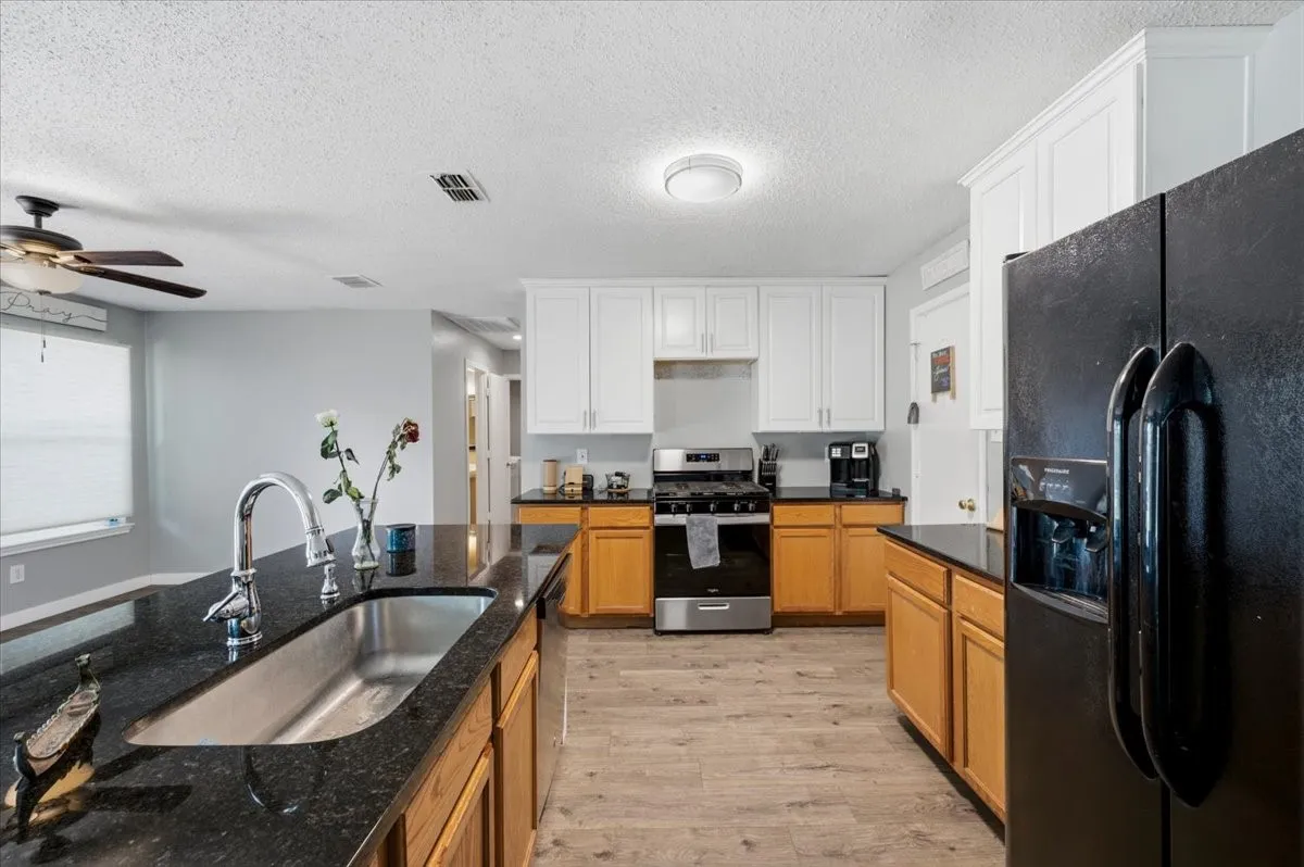 Single Family Residence For Sale in Tarrant County , 2423 Ranchview Drive, Grand Prairie, Texas 75052, 4 Bedroom, 3 Bathroom, 2 Garage spaces, 2,767 Sqft, built in 2000, mls#21376216, Real Estate Agent in Grand Prairie, Homes For Sale in Tarrant county, Homes For Sale in Grand Prairie, Realtor in Grand Prairie Texas, Real Estate Brokerage Independent Realty Texas, Luminita Cordes Realtor