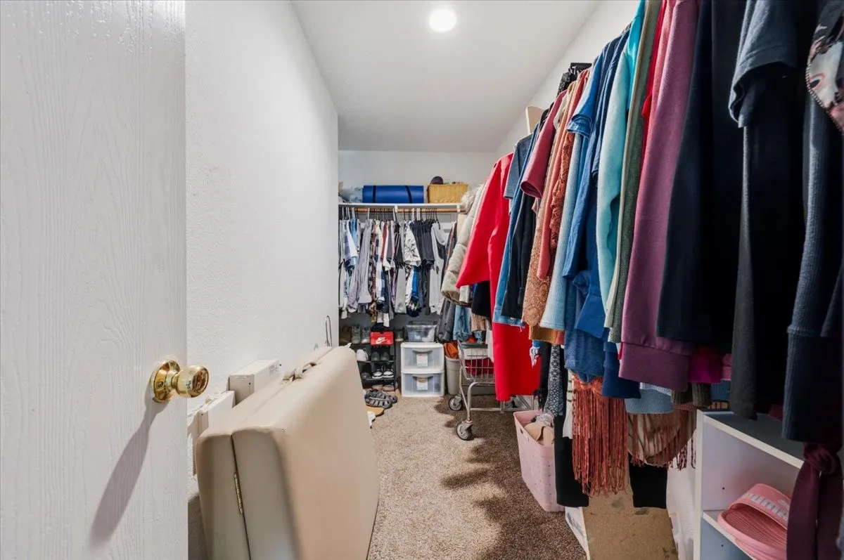 Single Family Residence For Sale in Tarrant County , 2423 Ranchview Drive, Grand Prairie, Texas 75052, 4 Bedroom, 3 Bathroom, 2 Garage spaces, 2,767 Sqft, built in 2000, mls#21376216, Real Estate Agent in Grand Prairie, Homes For Sale in Tarrant county, Homes For Sale in Grand Prairie, Realtor in Grand Prairie Texas, Real Estate Brokerage Independent Realty Texas, Luminita Cordes Realtor
